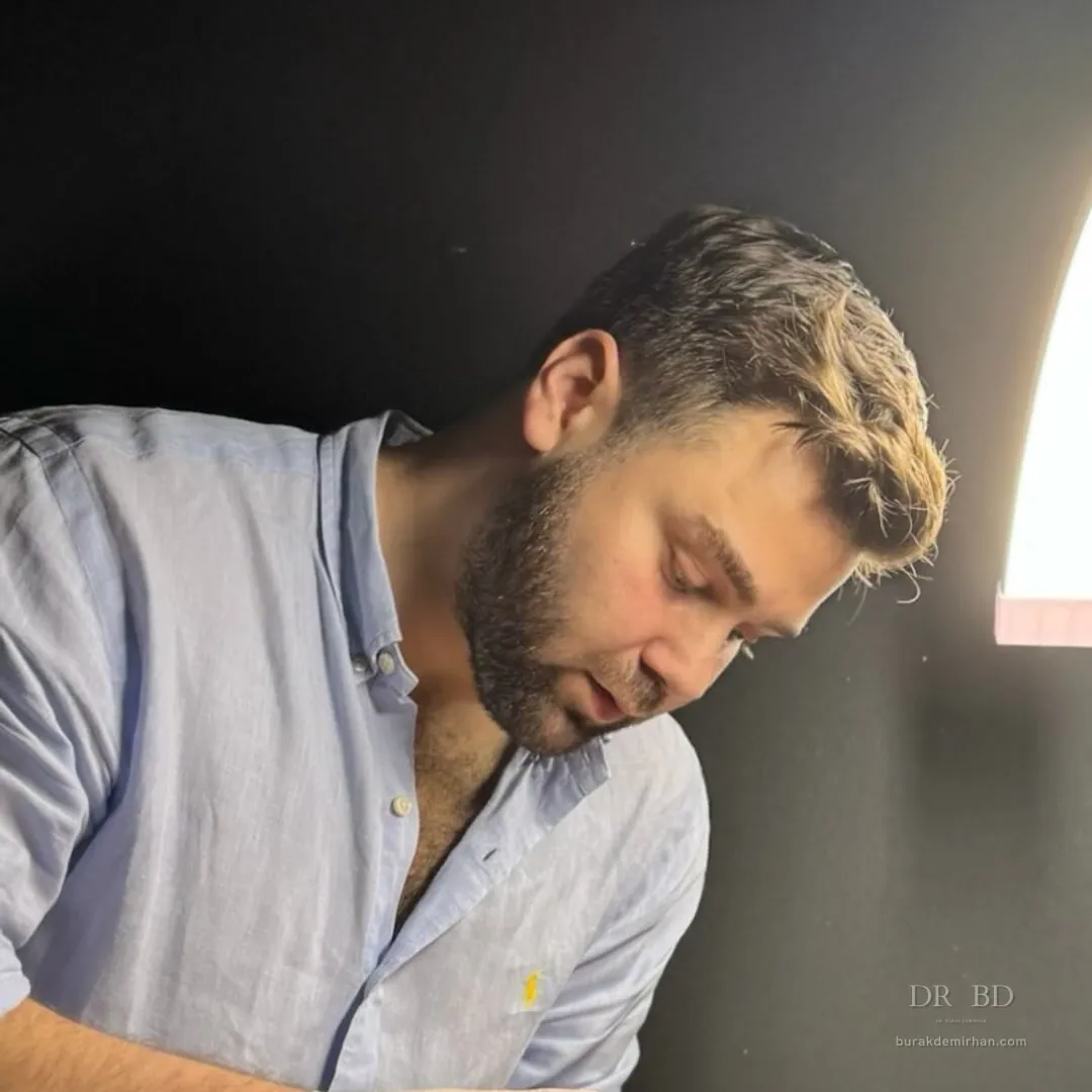 Dr. Burak Demirhan, botoks uygulamalarını yapan hekim, Küçükyalı kliniğinde